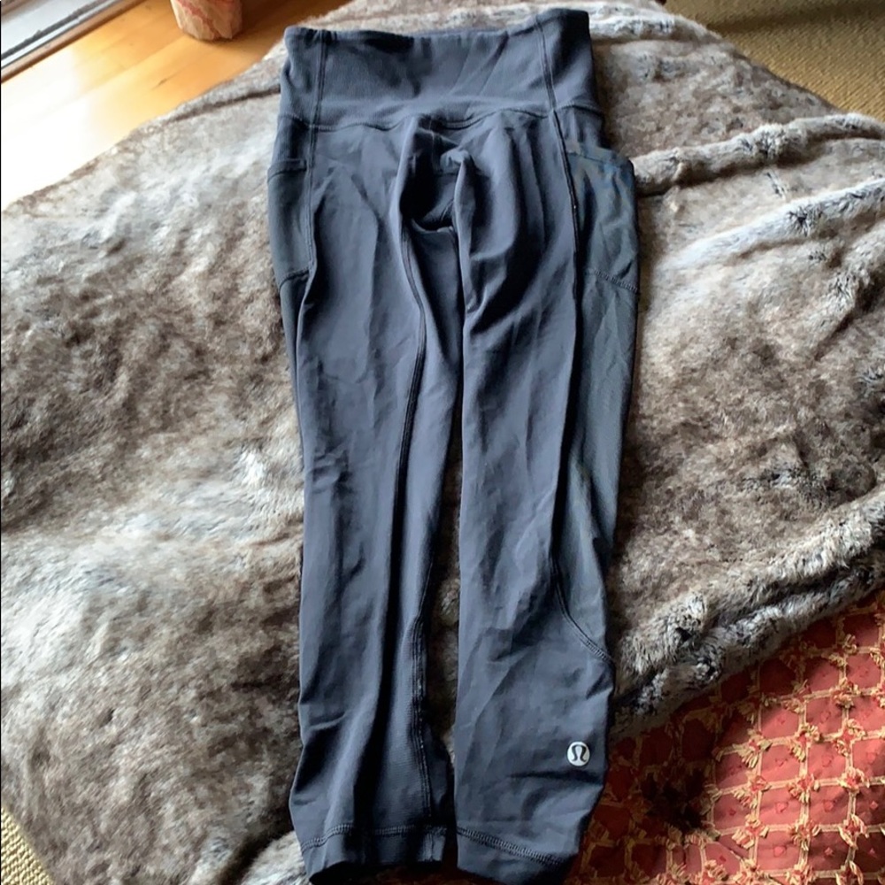 Lululemon black Capri size 2